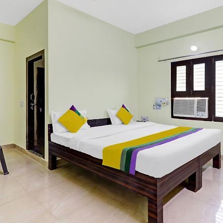 Hotel Pragati Palace Mathura Exteriér fotografie