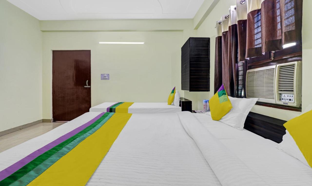 Hotel Pragati Palace Mathura Exteriér fotografie