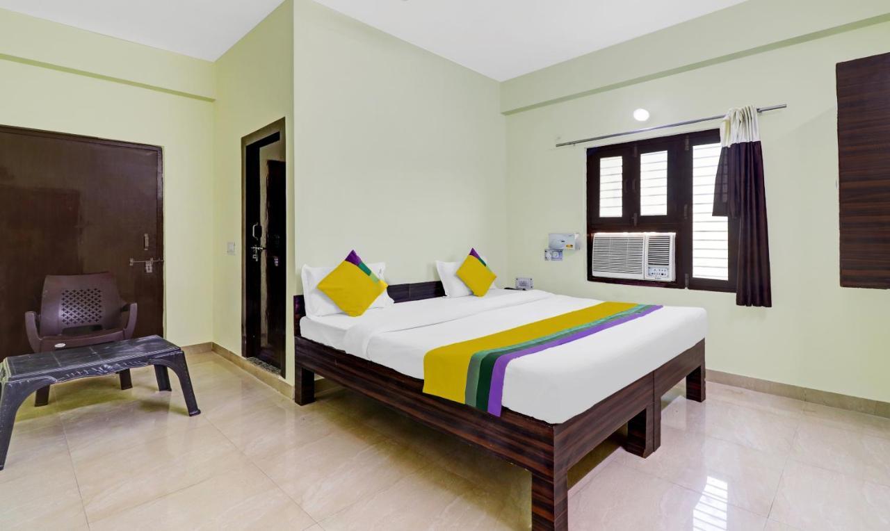 Hotel Pragati Palace Mathura Exteriér fotografie
