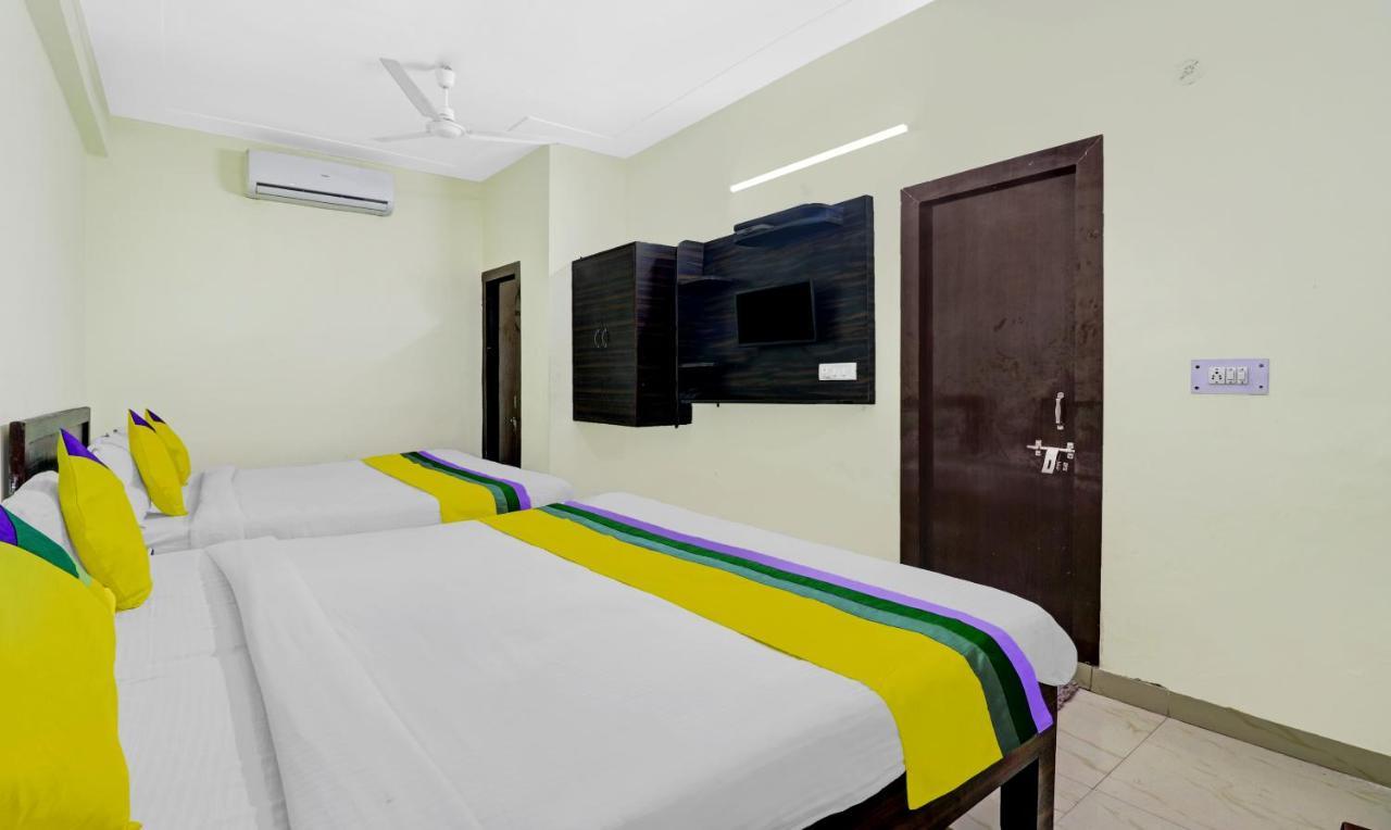 Hotel Pragati Palace Mathura Exteriér fotografie