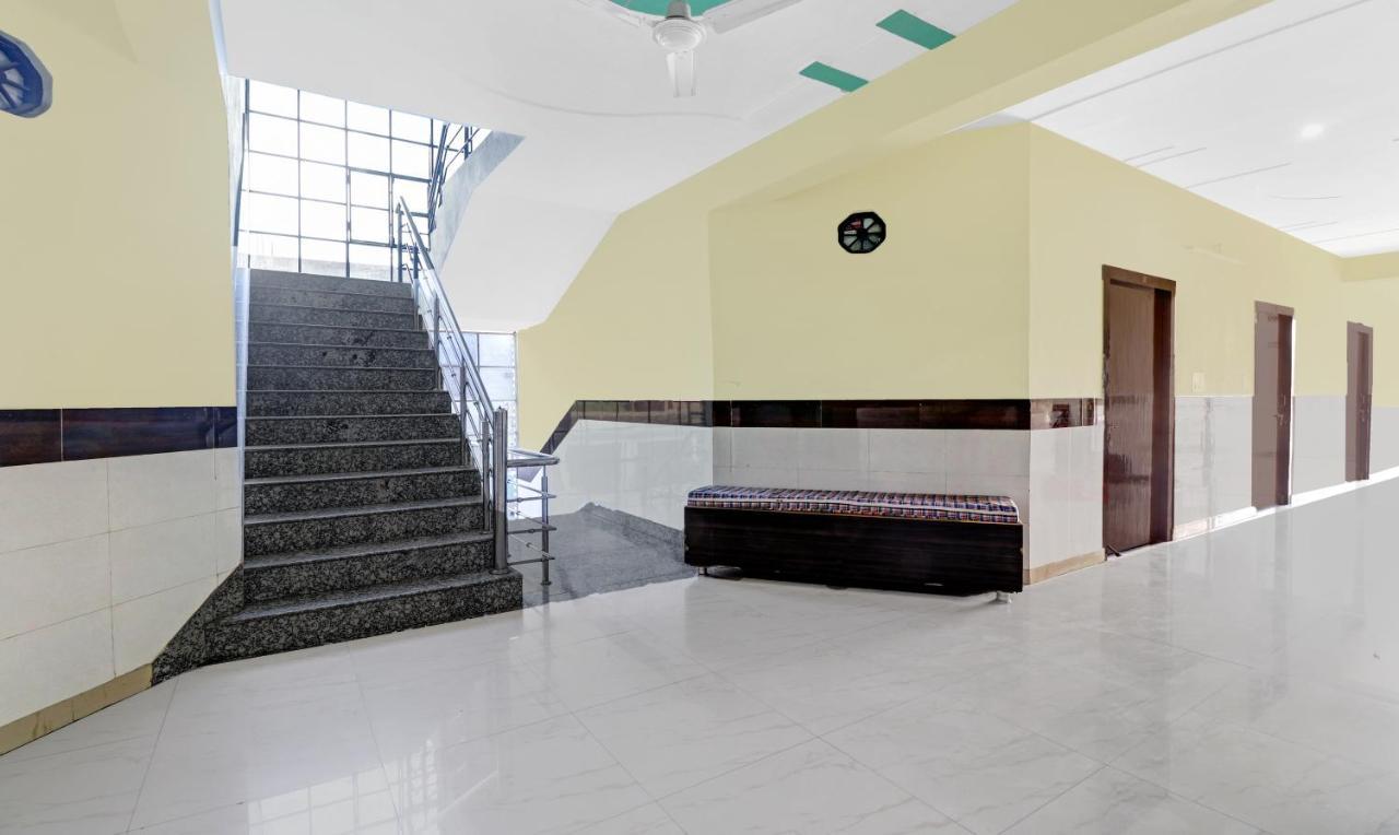 Hotel Pragati Palace Mathura Exteriér fotografie