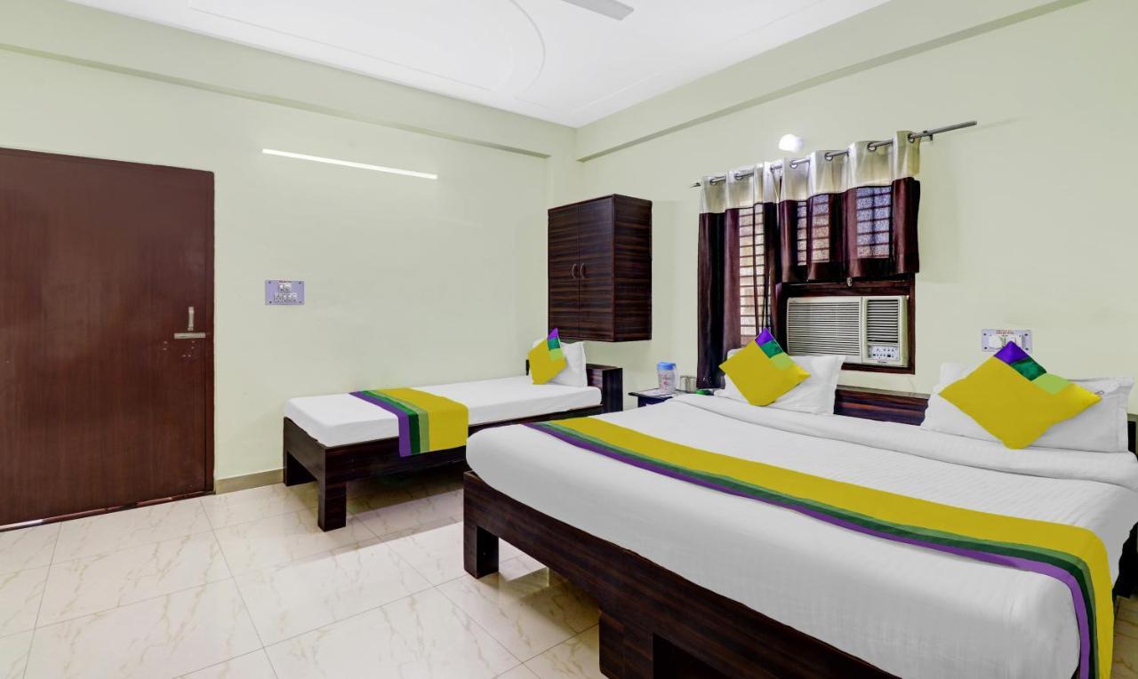 Hotel Pragati Palace Mathura Exteriér fotografie