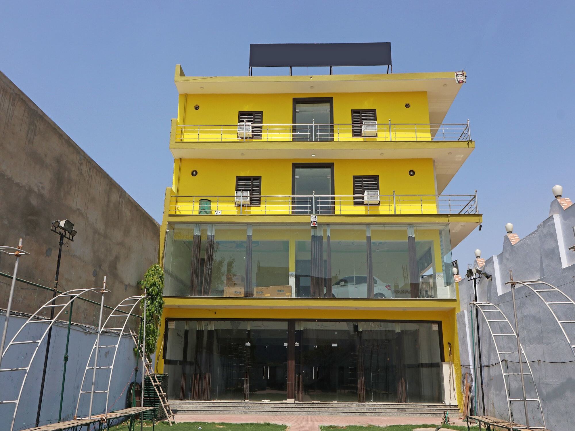 Hotel Pragati Palace Mathura Exteriér fotografie